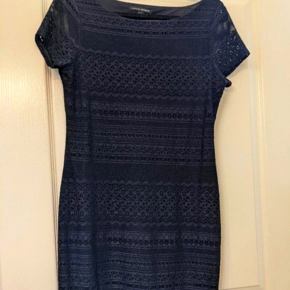 💙Banana Republic Navy stretch fabric (cut like lace) Dress- Size Medium - Picture 4 of 7